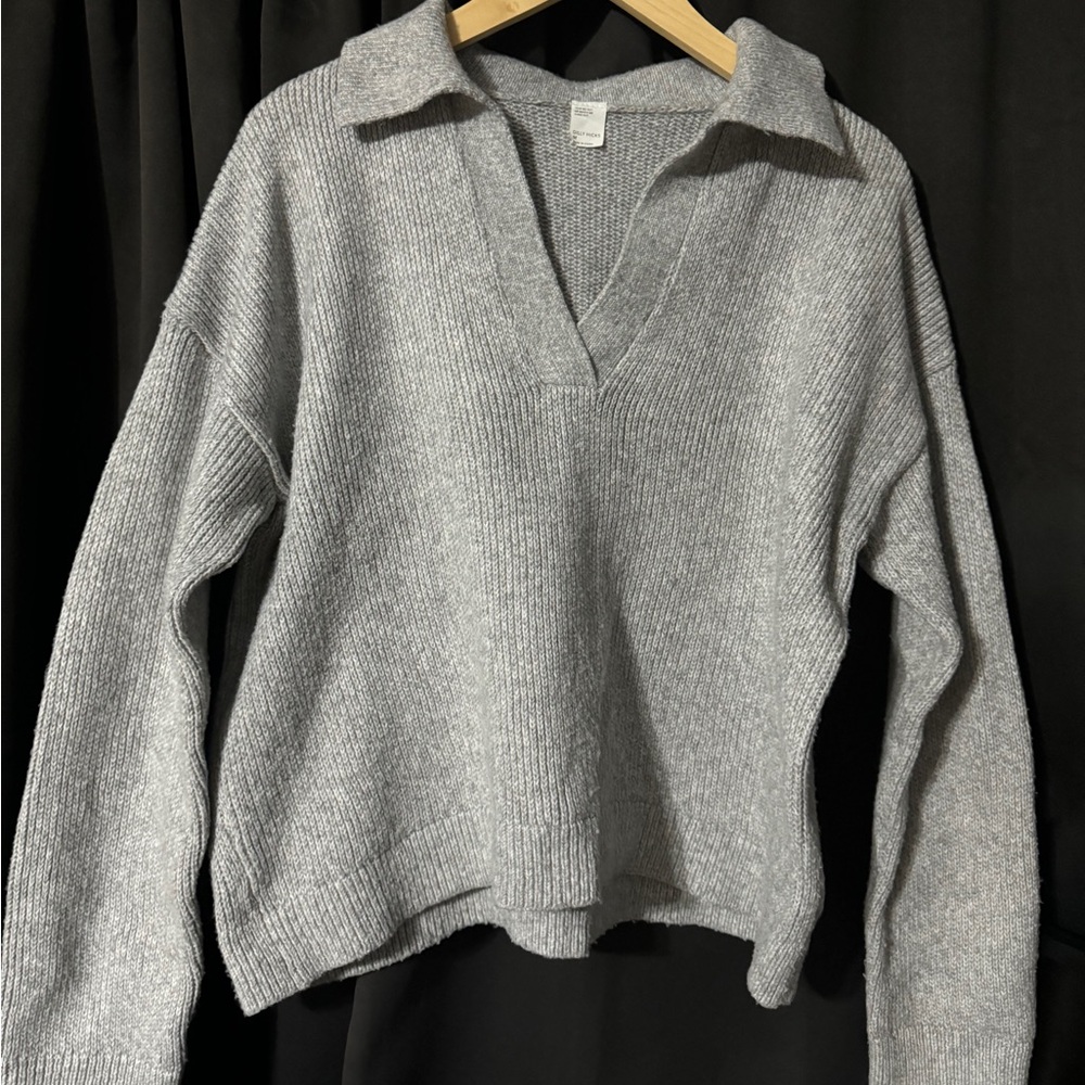 Gilly hicks medium grey v-neck sweater.